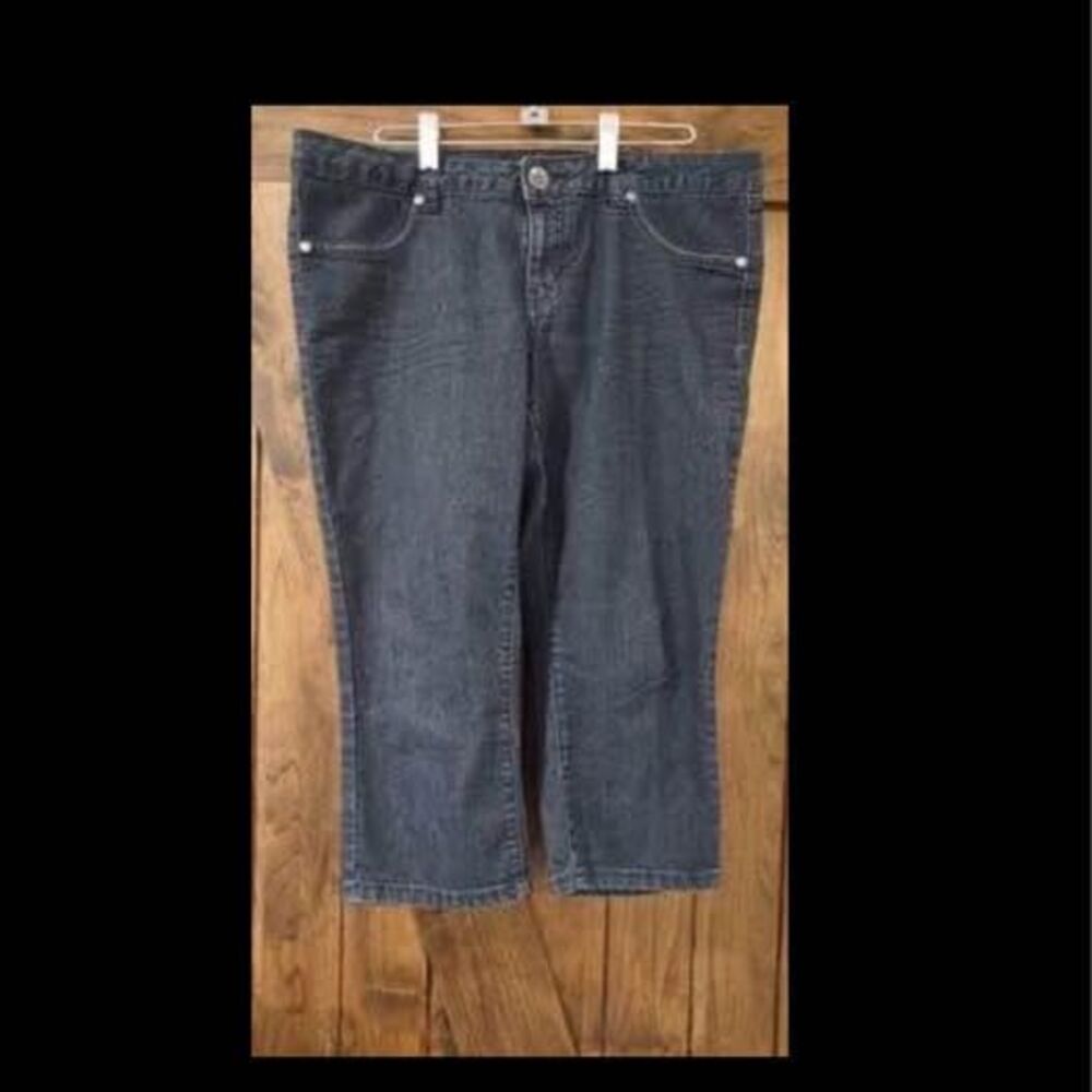Capri Size 12 d. jeans Denim Pants Inseam=19” length=28” waist=18” 9”=rise C3058